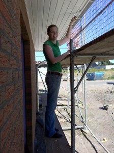 2012-08-11 Wir streichen die Dachüberstände