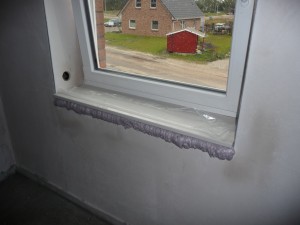 Fensterbank im Schlafzimmer