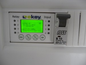 Die fertige eKey-Steuerung im Kasten in Betrieb